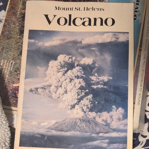 Mount St. Helens Volcano Book - Picture 1 of 5